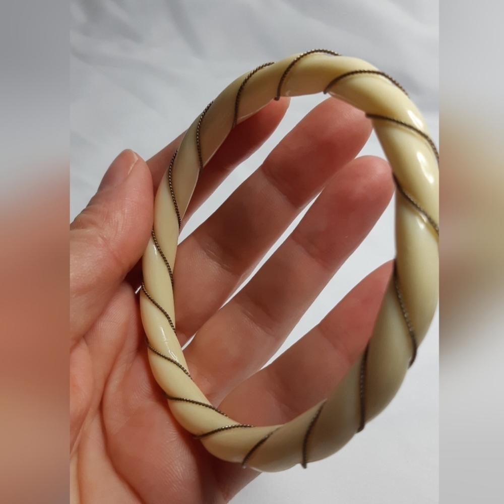 Ivory Bangle Bracelet - Picture 4 of 6